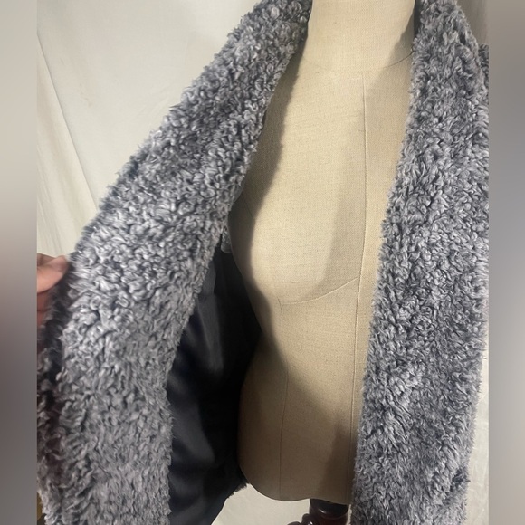 Faux Fur Gray Vest Size Medium - Picture 5 of 8